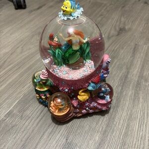 Disney The Little Mermaid Ariel “Under The Sea”Musical Snow Globe. Music Works